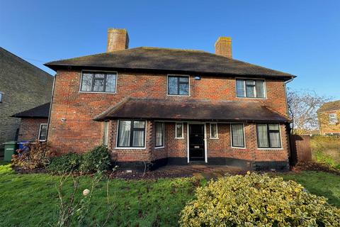 5 bedroom detached house to rent - Albany Road, Sittingbourne