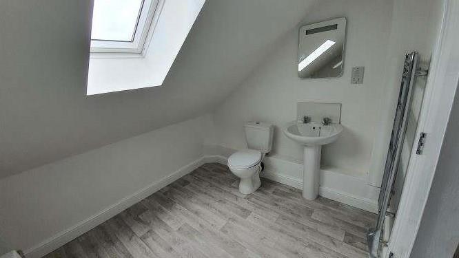 Flat 5 Regency - Bathroom NEW.jpg