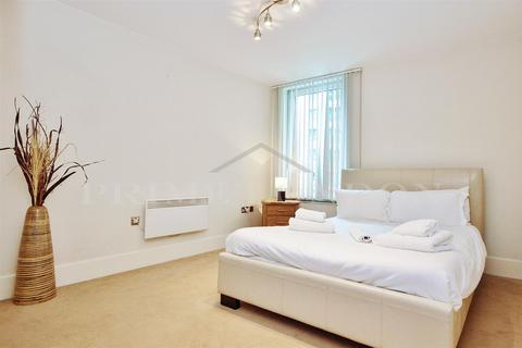 2 bedroom apartment for sale - Drake House, St George Wharf, Vauxhall