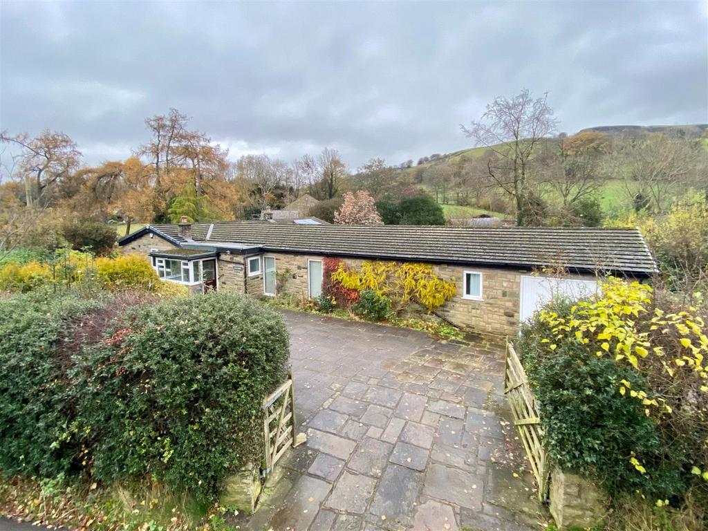 Ridge Lane, Combs, High Peak 4 bed detached house to rent £2,250 pcm