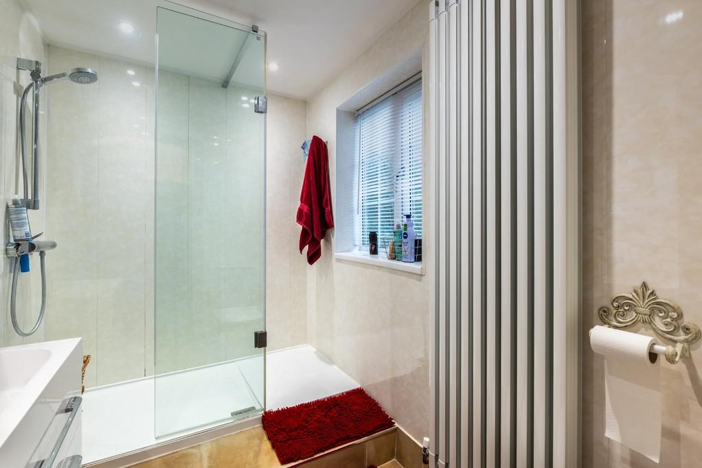SHOWER ROOM-1.jpg