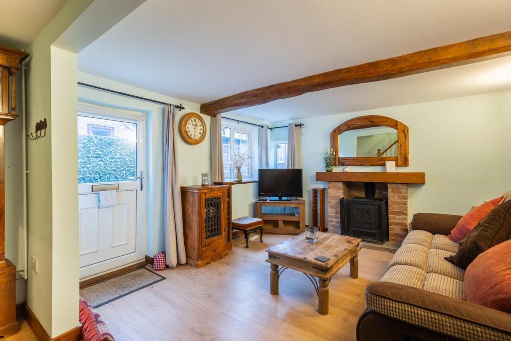 LIVING ROOM-1.jpg