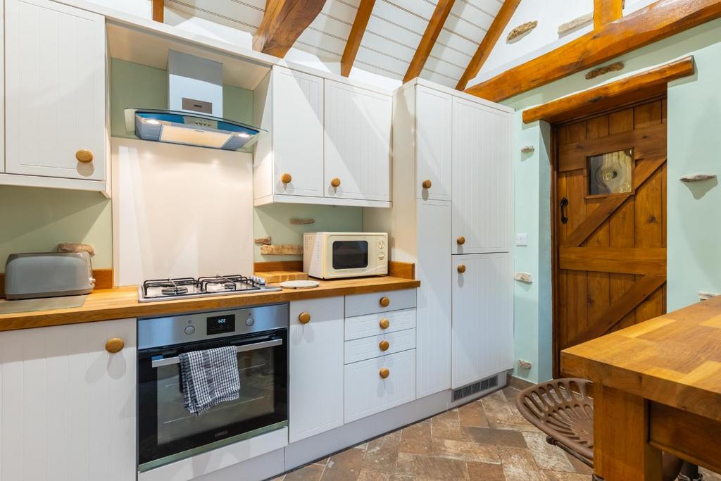 KITCHEN-2.jpg