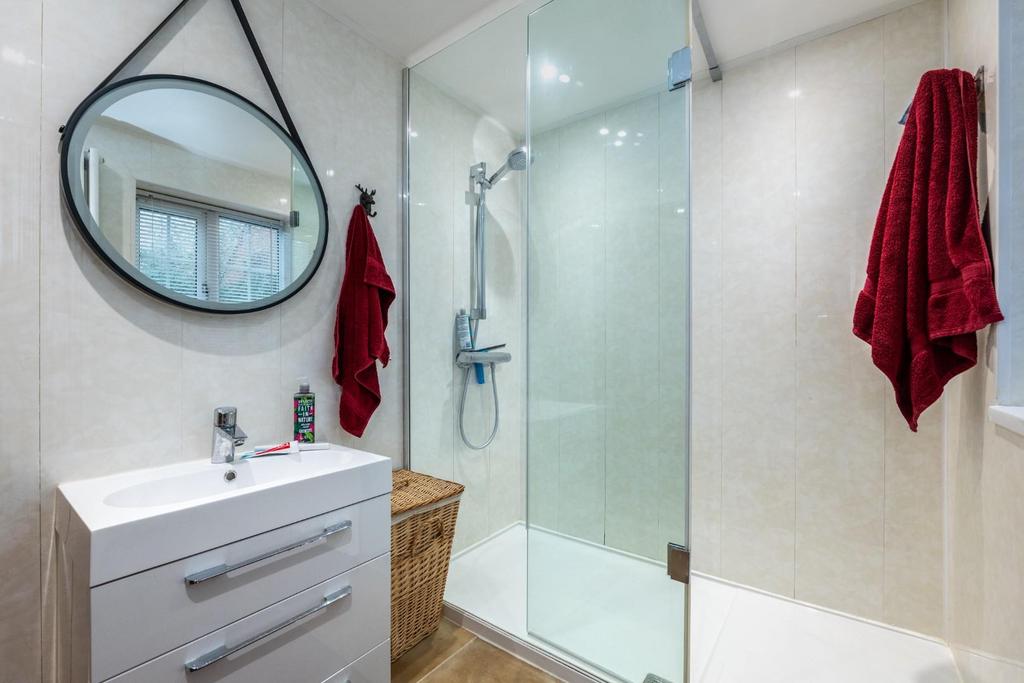 SHOWER ROOM-2.jpg