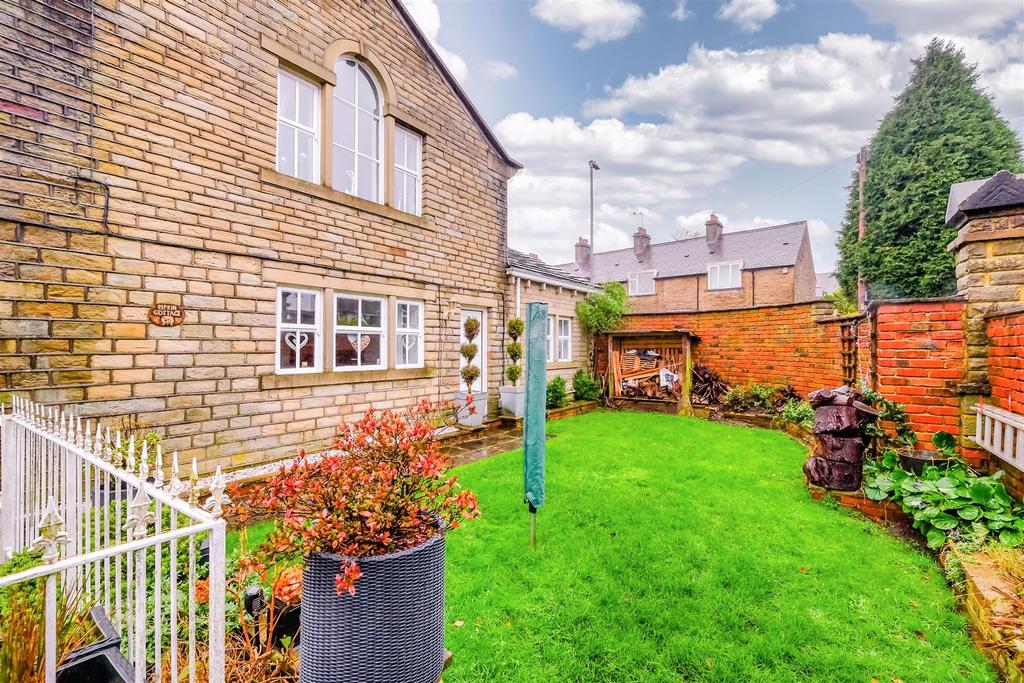 Kiln Court, Huddersfield, HD3 3 bed semidetached house for sale £320,000