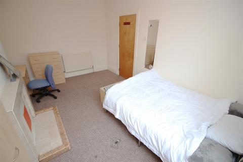 1 bedroom house to rent, Royal Park Avenue , Hyde Park, Leeds