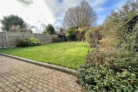 9 Lyndhurst Way, Hutton, Brentwood, CM13 2QZ
