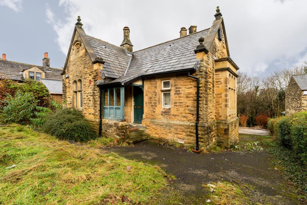 Totley Hall Lane, Sheffield 2 bed detached bungalow for sale £295,000