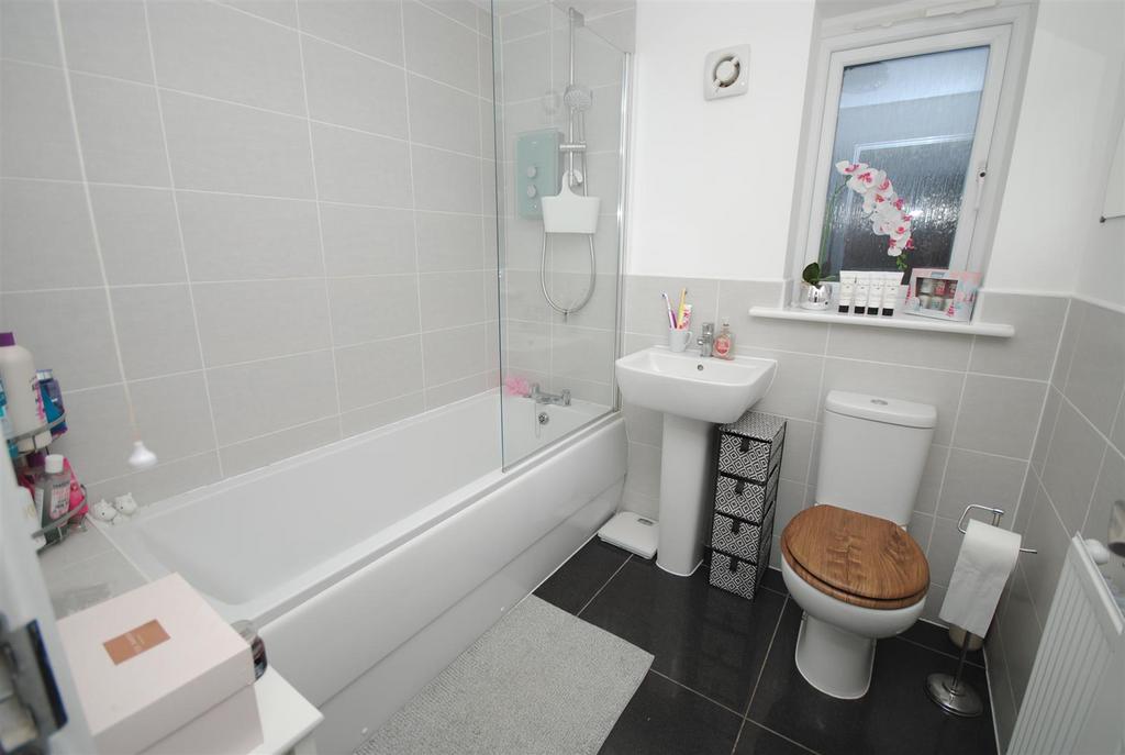 23bulaclosebath.JPG