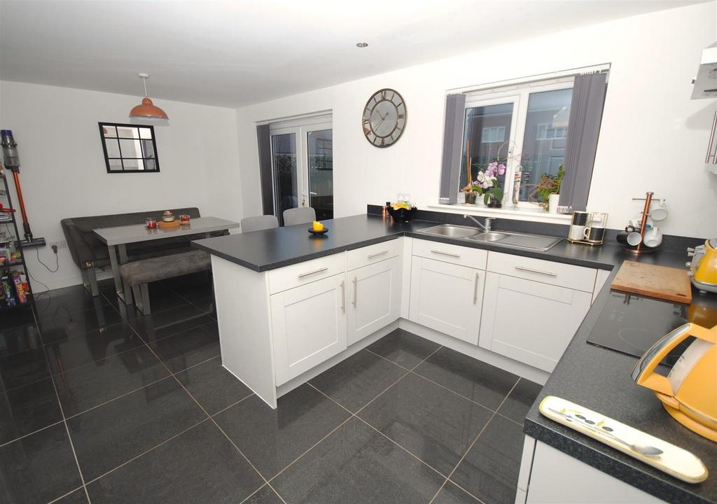 23bulaclosekitchen2.JPG