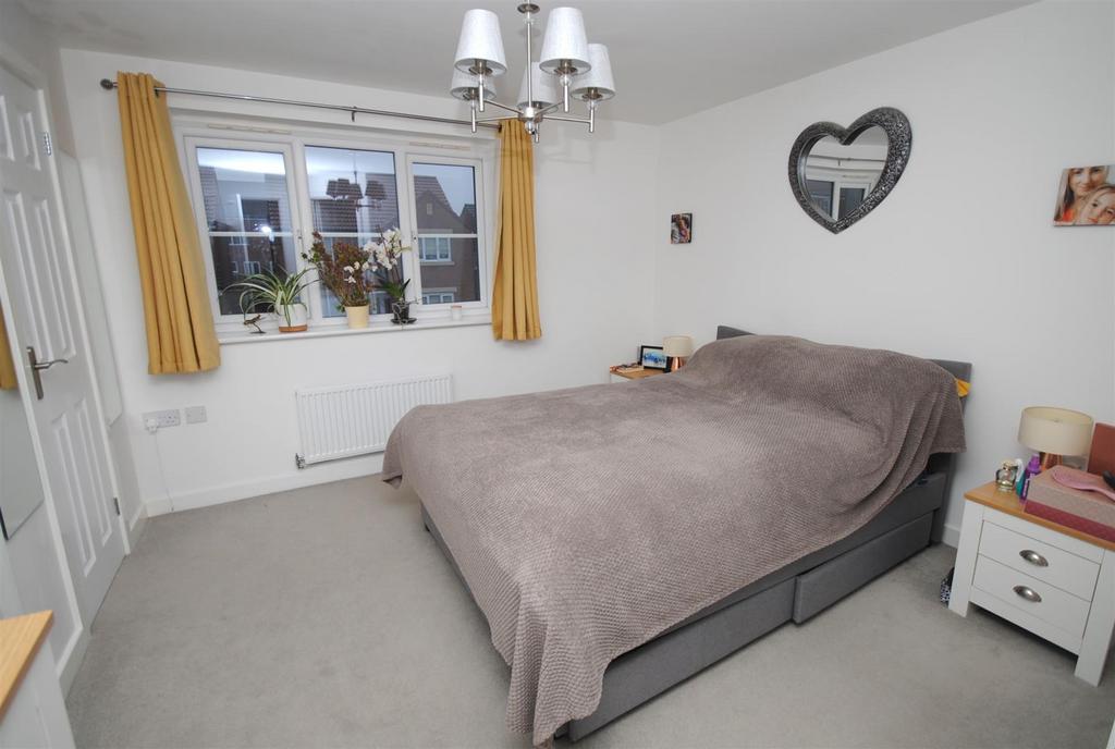 23bulaclosebed1.JPG