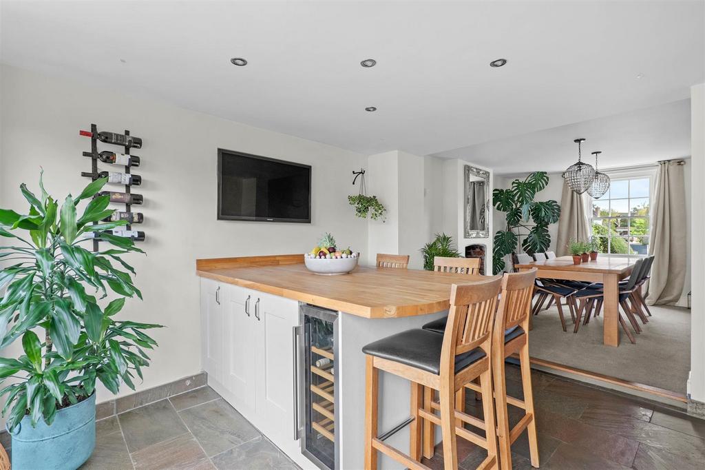 Main Road, Kempsey, Worcester 4 bed detached house to rent £2,500 pcm (£577 pw)