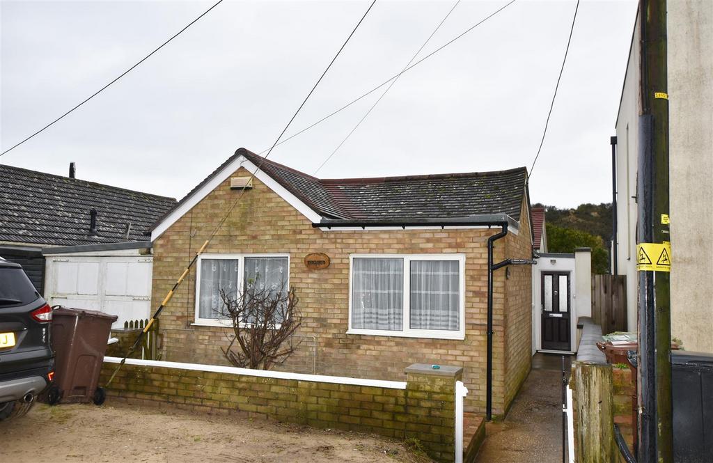 First Avenue, Camber, Rye 2 bed detached bungalow for sale £350,000