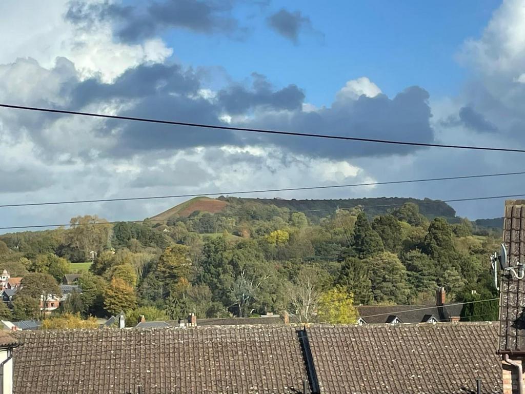 Upper Poole Road, Dursley 3 bed end of terrace house for sale £300,000