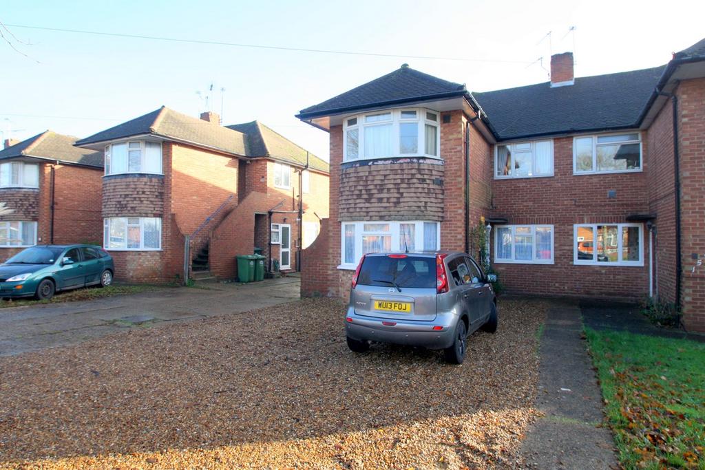Clare Road, StainesuponThames, TW19 2 bed for sale £325,000