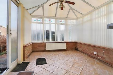 2 bedroom detached bungalow for sale, Broadwaters Road, Oulton Broad