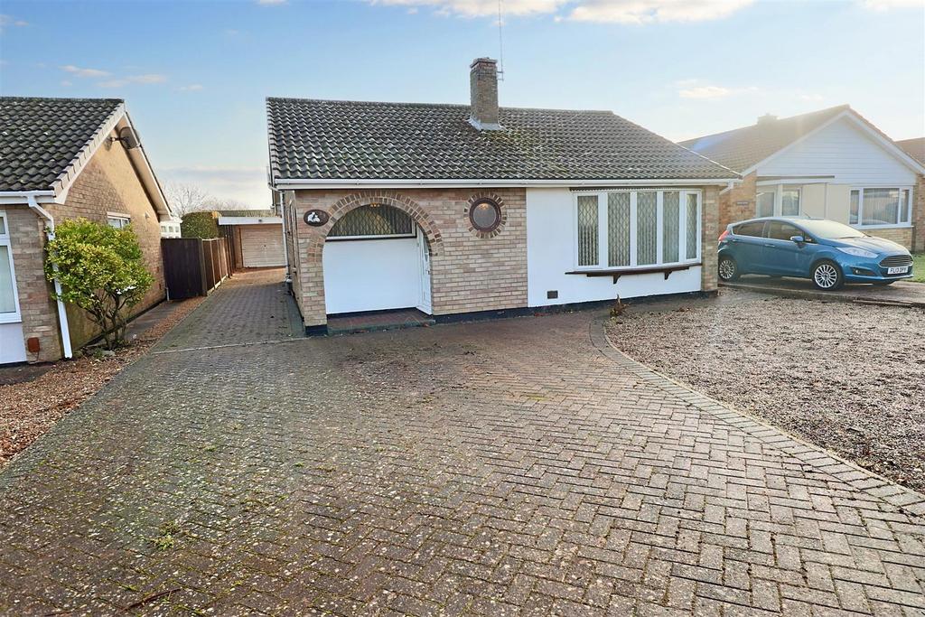 Broadwaters Road, Oulton Broad 2 bed detached bungalow £265,000