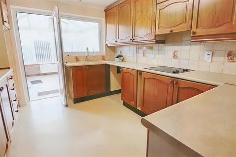 49 Broadwaters Road, Lowestoft, NR33 9HP