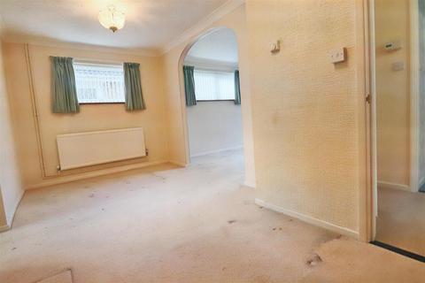 49 Broadwaters Road, Lowestoft, NR33 9HP