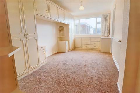 49 Broadwaters Road, Lowestoft, NR33 9HP