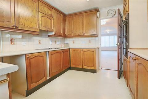 49 Broadwaters Road, Lowestoft, NR33 9HP