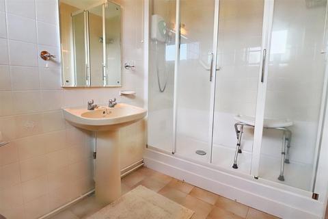 49 Broadwaters Road, Lowestoft, NR33 9HP