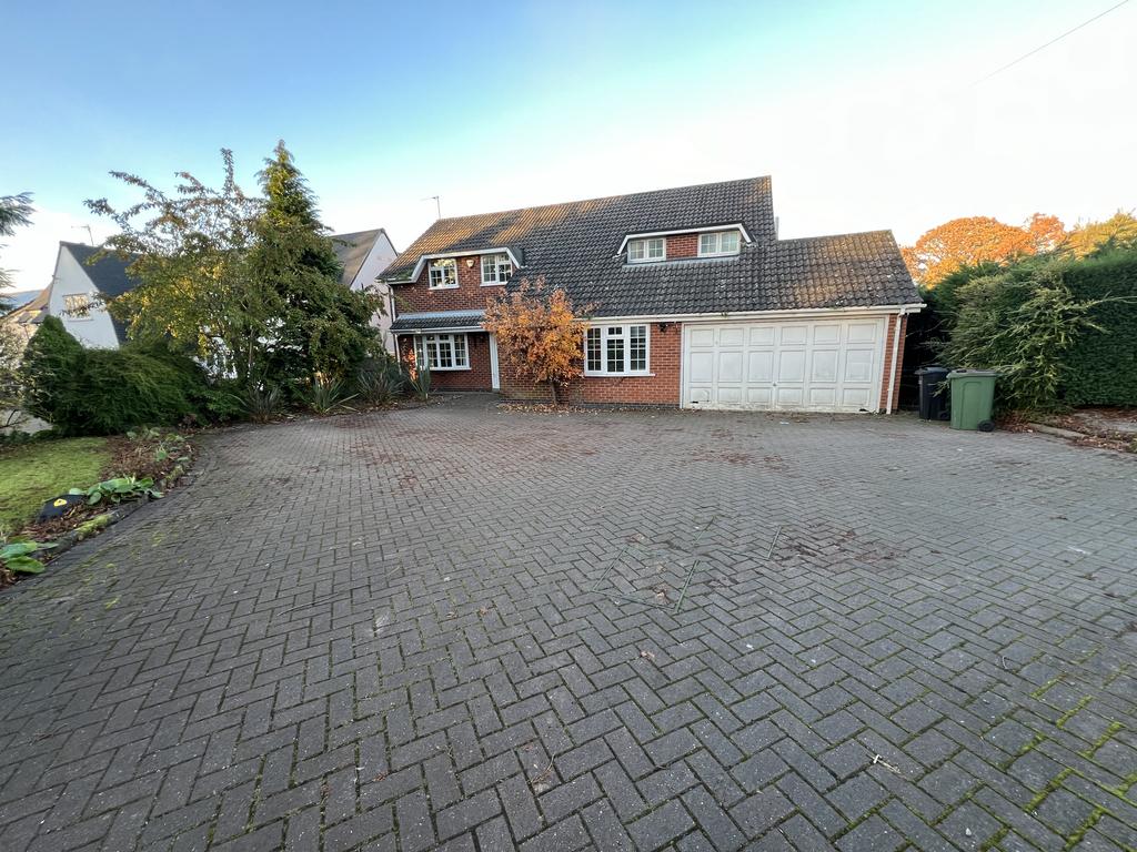 The Fairway, Oadby, Leicester, LE2 4 bed detached house £900,000