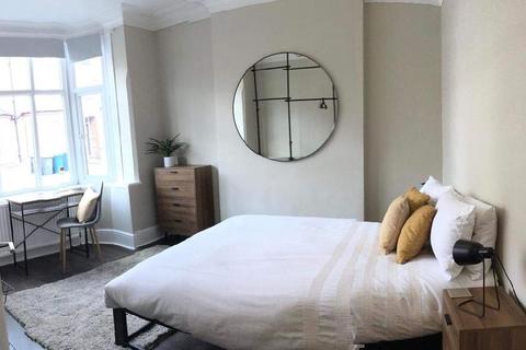 4 bedroom house share to rent - Nottingham NG2