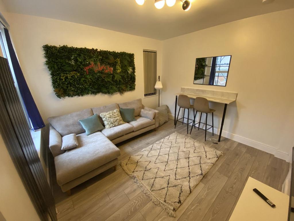 Nottingham NG7 5 bed house - £631 pcm (£146 pw)