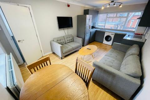 5 bedroom apartment to rent, Nottingham NG7