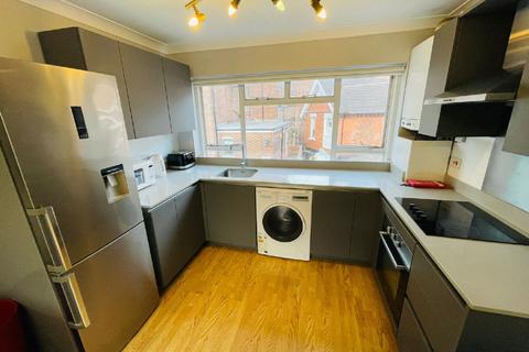 2 bedroom apartment to rent, Nottingham NG7