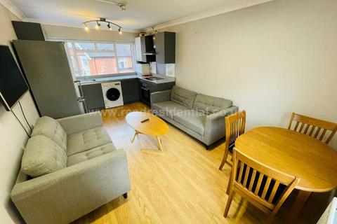 5 bedroom flat to rent, Nottingham NG7