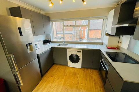 5 bedroom flat to rent, Nottingham NG7