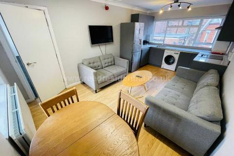 5 bedroom flat to rent, Nottingham NG7