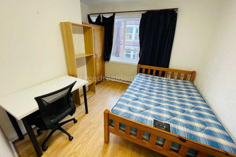 5 bedroom flat to rent, Nottingham NG7