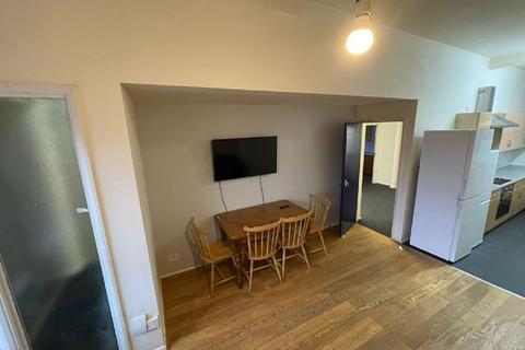 4 bedroom flat to rent, Nottingham NG1