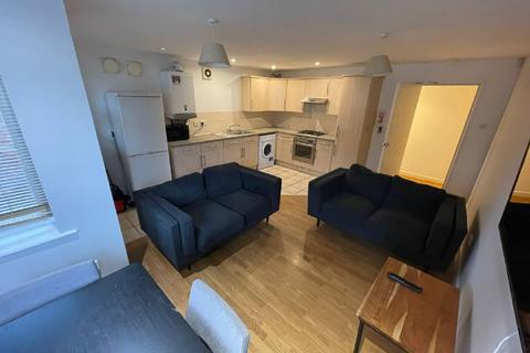 4 bedroom flat to rent, Nottingham NG7