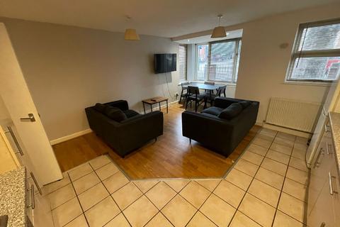 4 bedroom flat to rent, Nottingham NG7