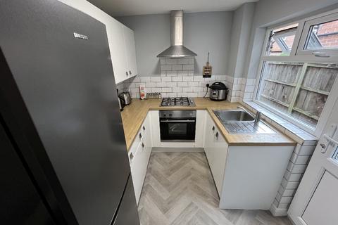 4 bedroom house share to rent, Nottingham NG9