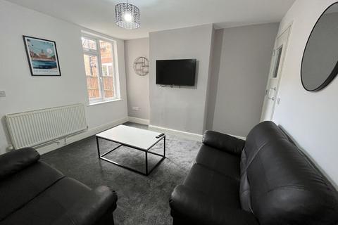 4 bedroom house share to rent, Nottingham NG9