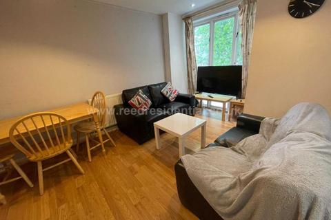 4 bedroom flat to rent, Nottingham NG7