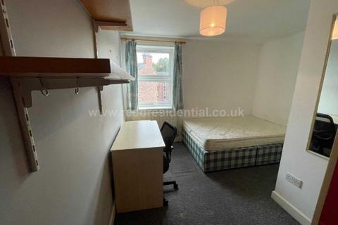 4 bedroom flat to rent, Nottingham NG7