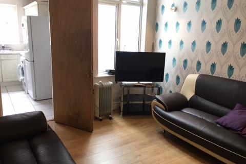 4 bedroom flat to rent, Nottingham NG7