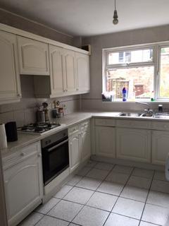 4 bedroom flat to rent, Nottingham NG7