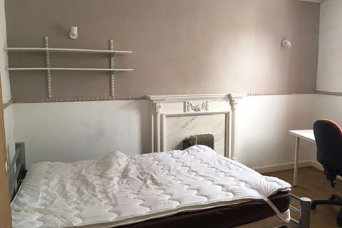 4 bedroom flat to rent, Nottingham NG7