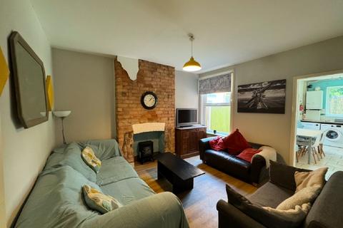 5 bedroom flat to rent, Nottingham NG7