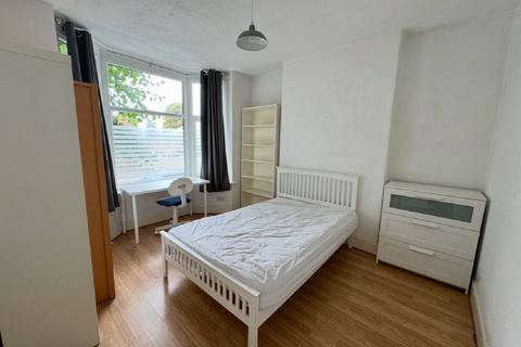 5 bedroom flat to rent, Nottingham NG7