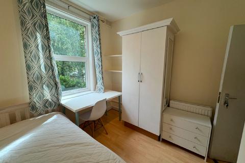 5 bedroom flat to rent, Nottingham NG7