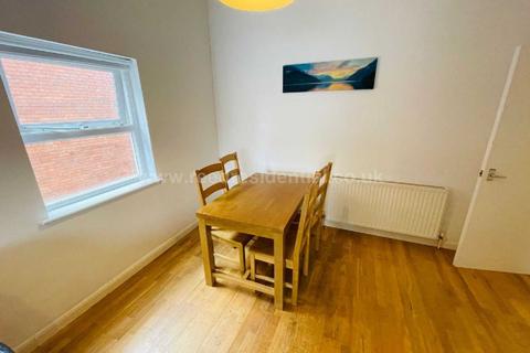 6 bedroom flat to rent, Nottingham NG7