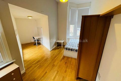 6 bedroom flat to rent, Nottingham NG7